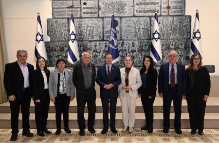 تعيين بروفيسور فيصل عزايزة عضوًا في اللجنة الاستشارية لمنح رئيس الدولة للتميّز والتجديد العلمي